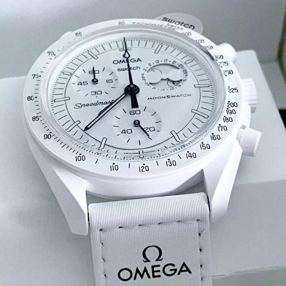 Swatch x Omega Moonswatch Mission To Moonphase Snoopy-Full Moon - Picture 6 of 6